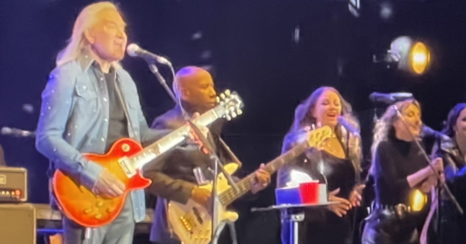 Joe Walsh Stephen Stills Share Stage At Vetsaid Concert Best