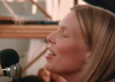 Both Sides of Joni Mitchell at the Isle of Wight 1970
