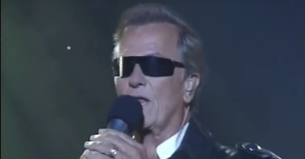 'Smoke on the Water' Sung by… Pat Boone?! | Best Classic Bands