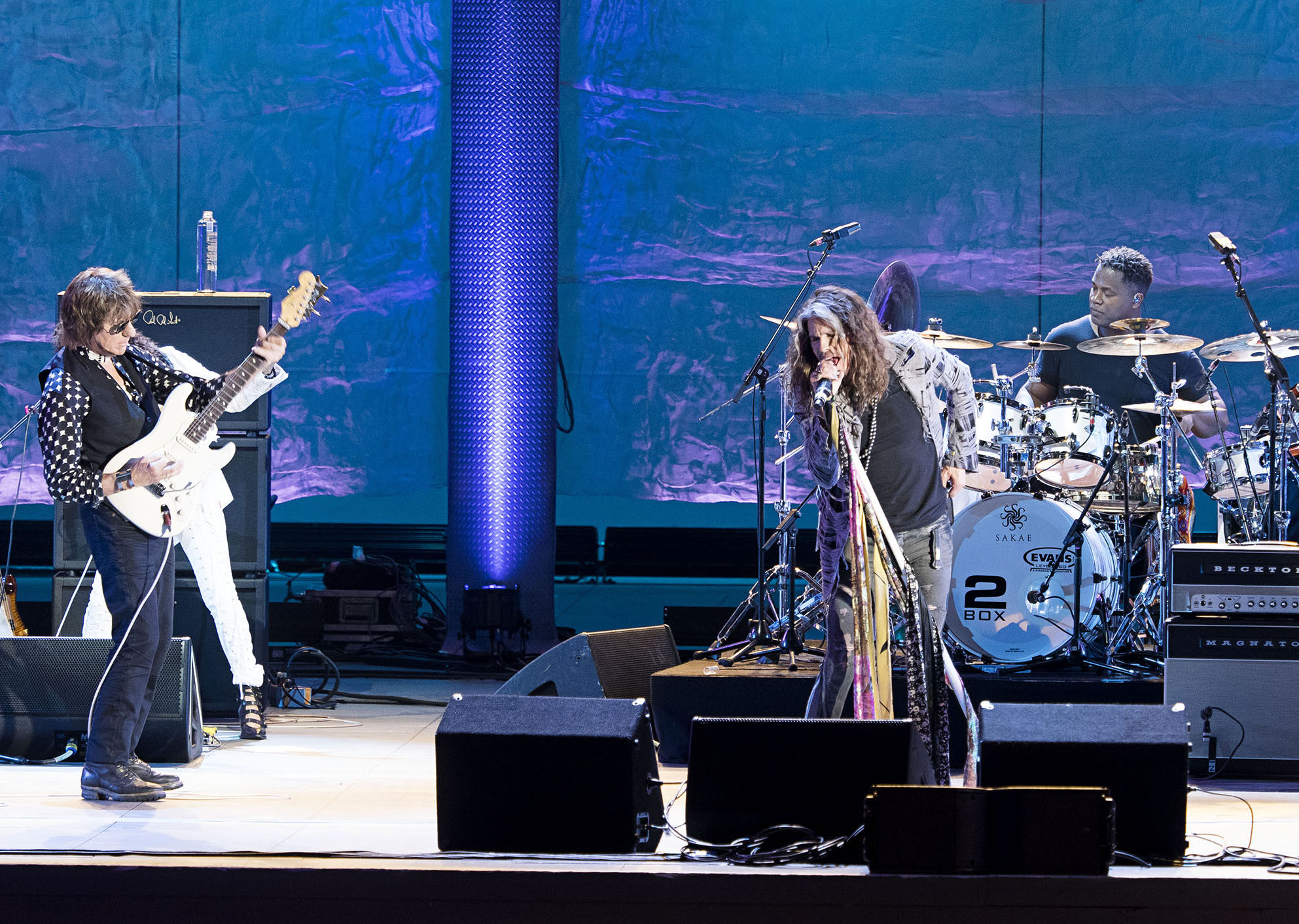 Jeff Beck with Steven Tyler at the Hollywood Bowl, August 10, 2016 (Photo: Ross Halfin)