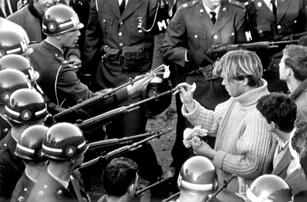 Anti-Vietnam demonstrators at the Pentagon Building, 1967. Photo: Bernie Boston, Washington Post via Getty Images and the V&A Museum