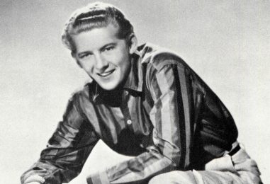 Jerry Lee Lewis Inducted Into Country Music Hall of Fame