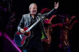 When Neil Diamond Gave a Surprise Post-Retirement Performance