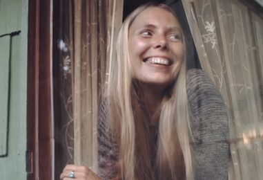 Joni Mitchell ‘Ladies of the Canyon’: Painting the Canvas