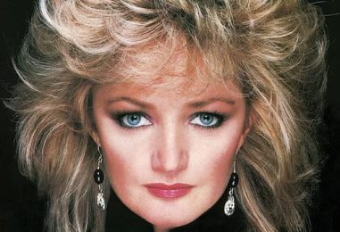 Bonnie Tyler, Husky-Voiced Singer of “It’s a Heartache,” Dies at 75
