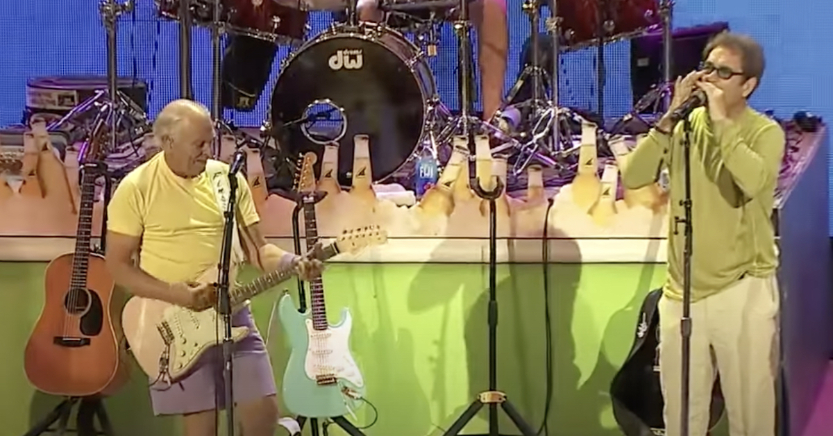 Jimmy Buffett Performs Margaritaville and Stars Fell On Alabama