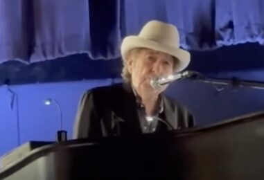 Bob Dylan Adds Dates to 2026 Tour