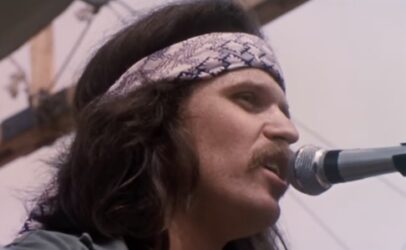‘Country Joe’ McDonald, Who Urged the Crowd at the ’69 Woodstock Festival to ‘Gimme an F,’ Dies
