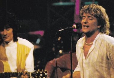 Rod Stewart ‘Unplugged…And Seated’: Having a Party