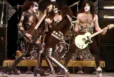 Mwah: 15 Essential KISS Songs